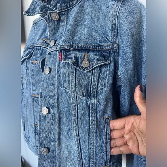 Vintage denim jacket w/ “OBEY” embroidery. Size Medium, fits like a SMALL - Picture 3 of 7